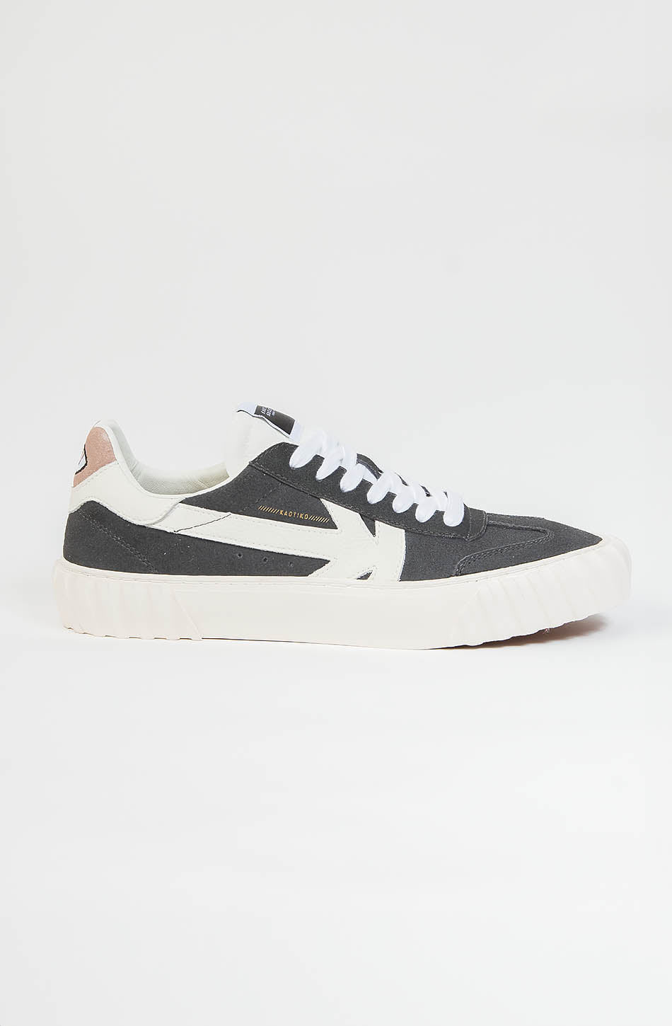 Kaotiko Keoni Low Vega Antracite Sneakers