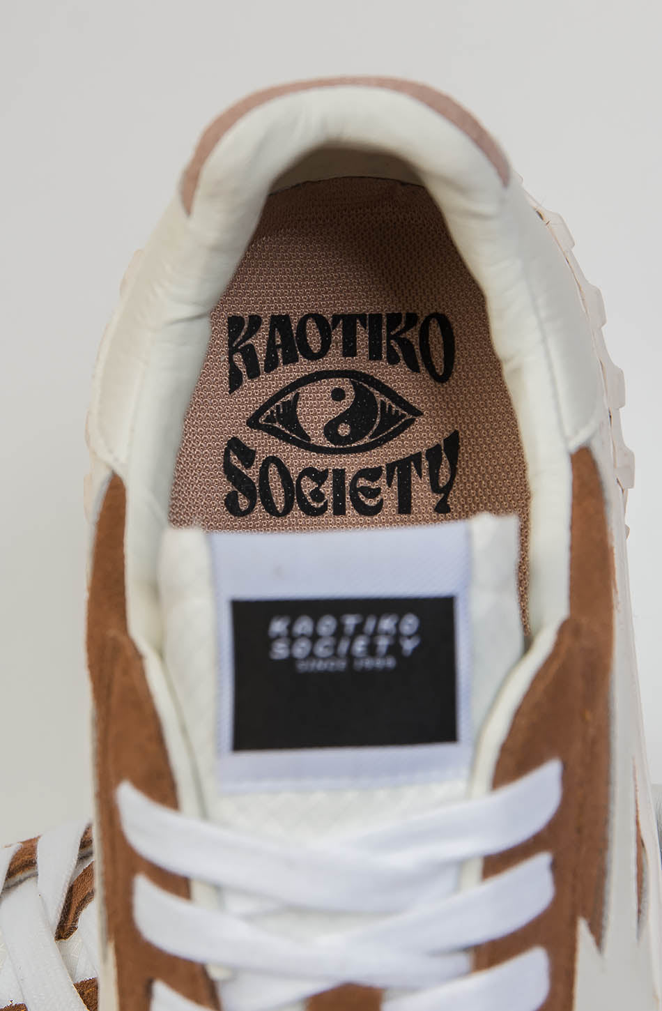 Trainers Kaotiko Keoni Low Vega Cognac