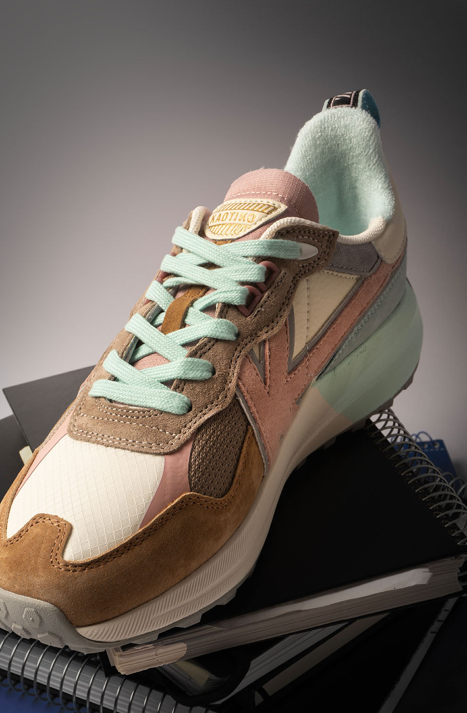 Kaotiko Detroit Tan Rose Sneakers