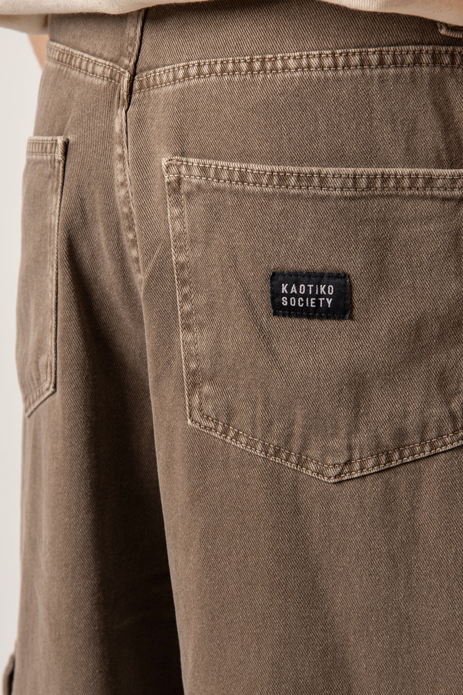 Pantalon cargo ample délavé marron