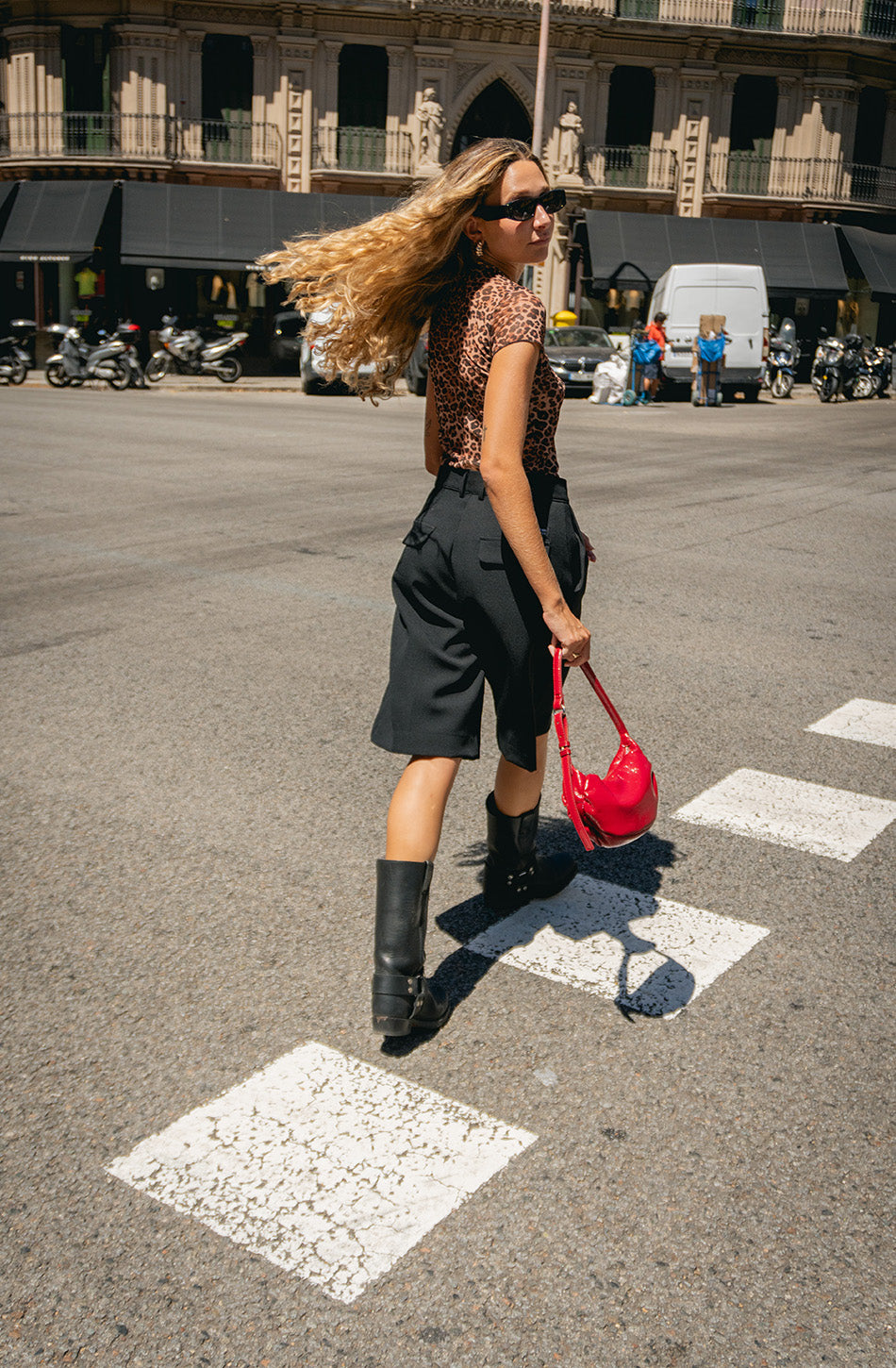 Black Wide Leg Pleated Bermuda Shorts